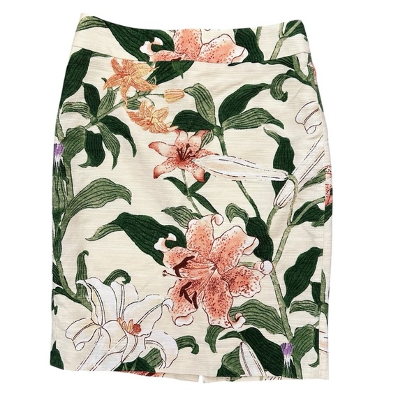 Ann Taylor Dresses & Skirts - Ann Taylor Garden Floral Pencil Skirt with lilies 2 Petite